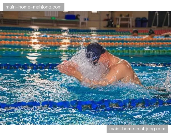 游泳场所需设救护观察台，每250平方米水域设1座